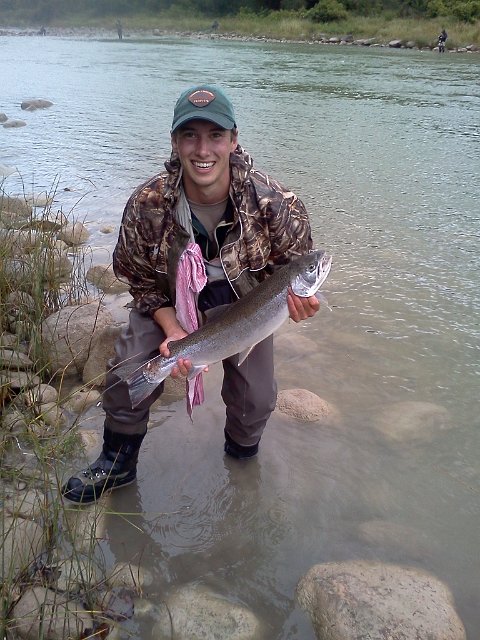 IMG093.jpg - Jacob caught the Chinook Salmon with a 101/2 rod using 6lb clear blue florescent - All with lures!